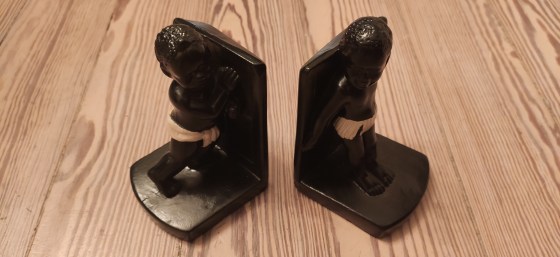 Two Duron bookends of babies