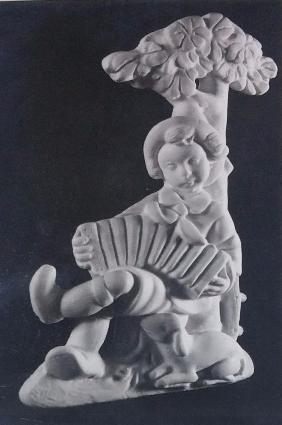 Raw chalkware figurine