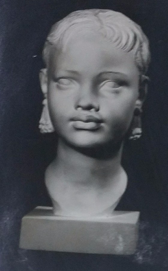 Raw chalkware figurine