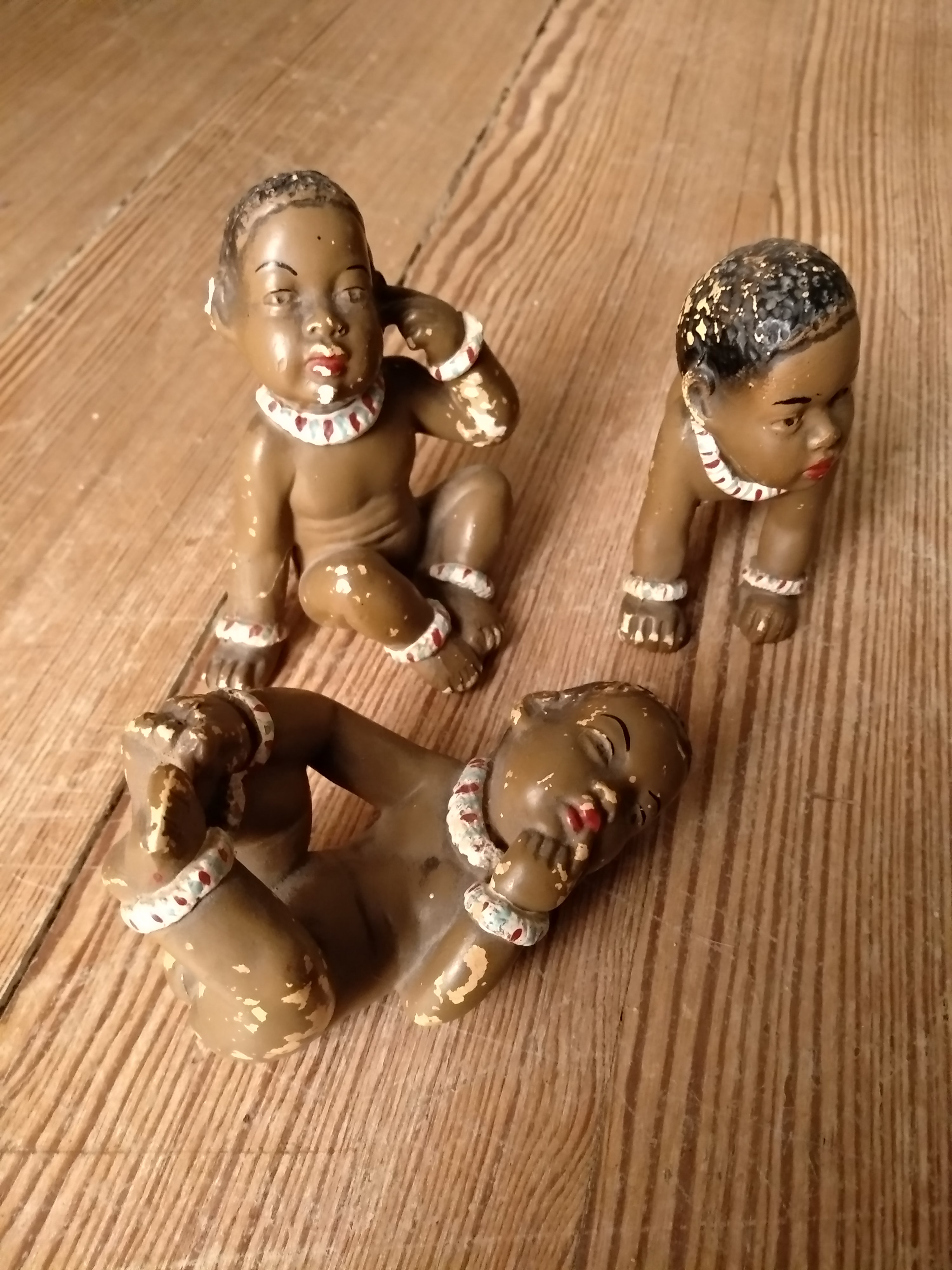 3 baby figurines in brown