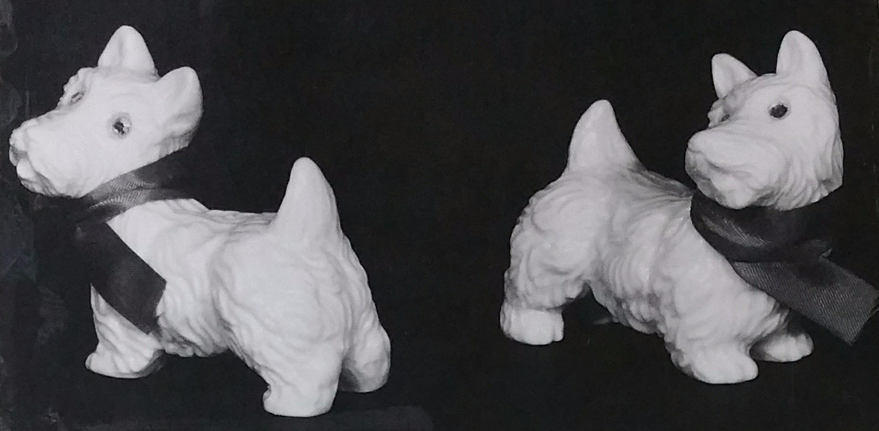 2 dog figurines