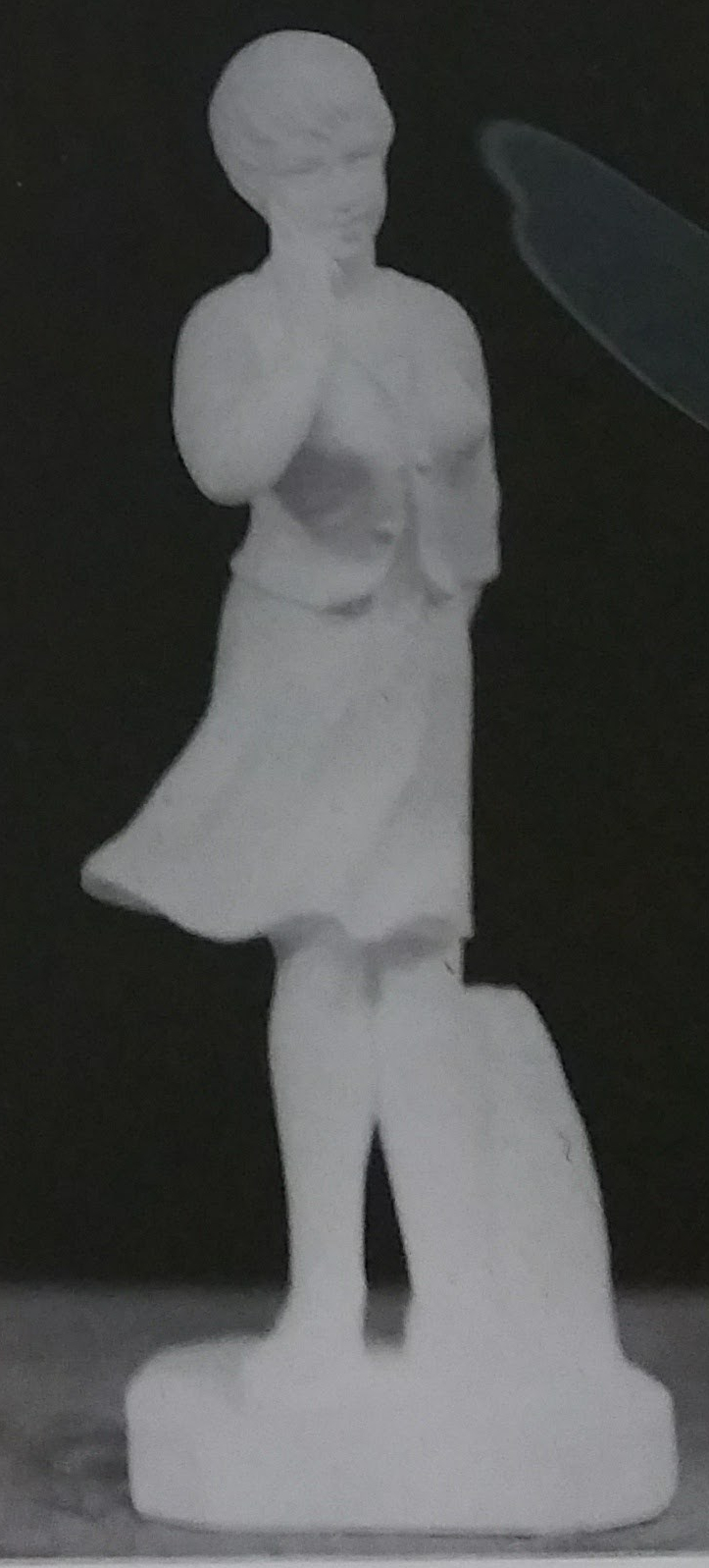 Raw chalkware figurine