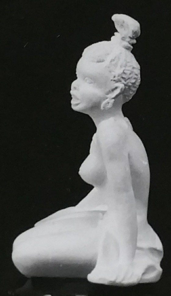 Raw chalkware statue