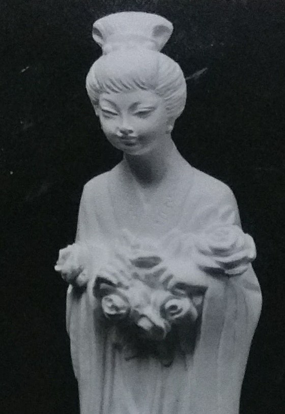 Raw chalkware statue