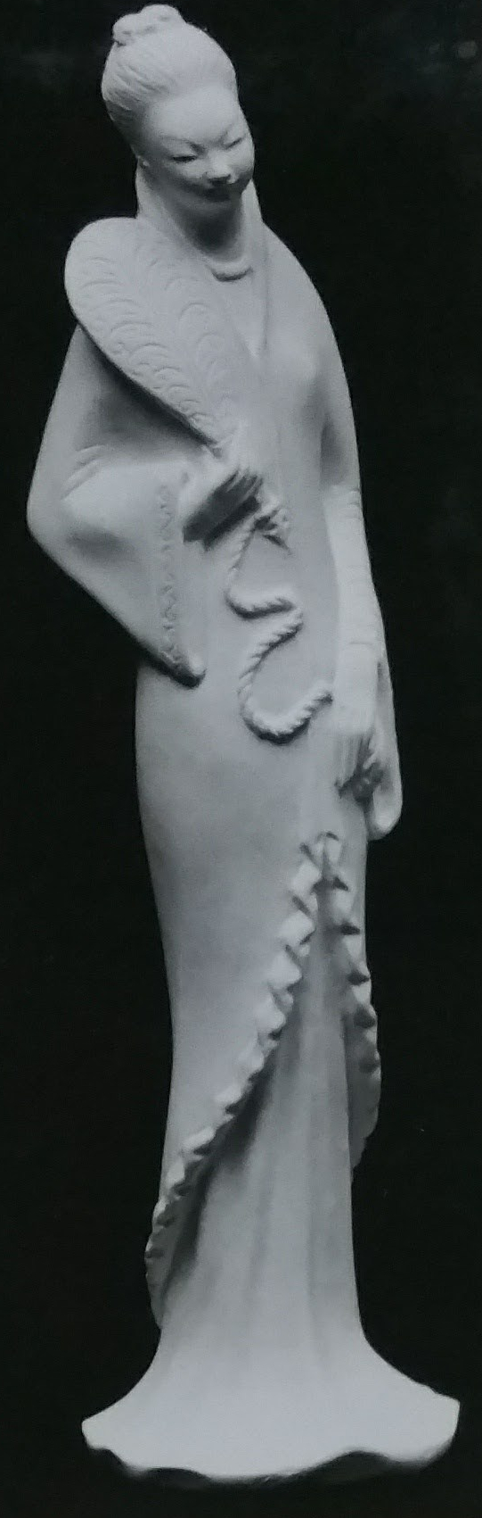 Raw chalkware statue