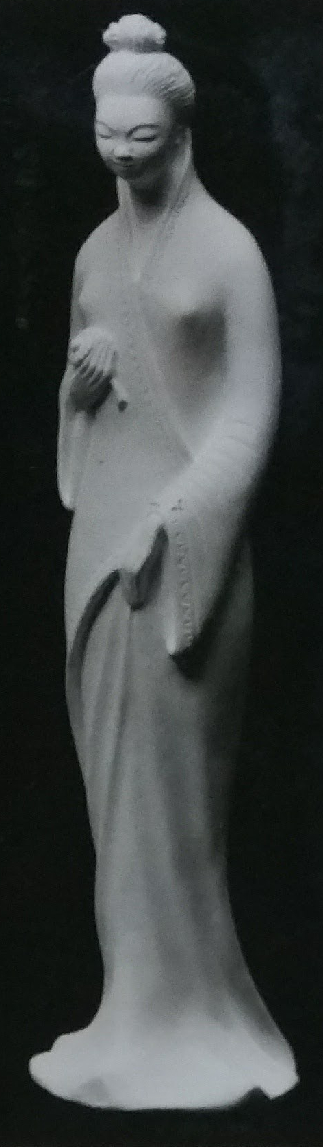 Raw chalkware statue