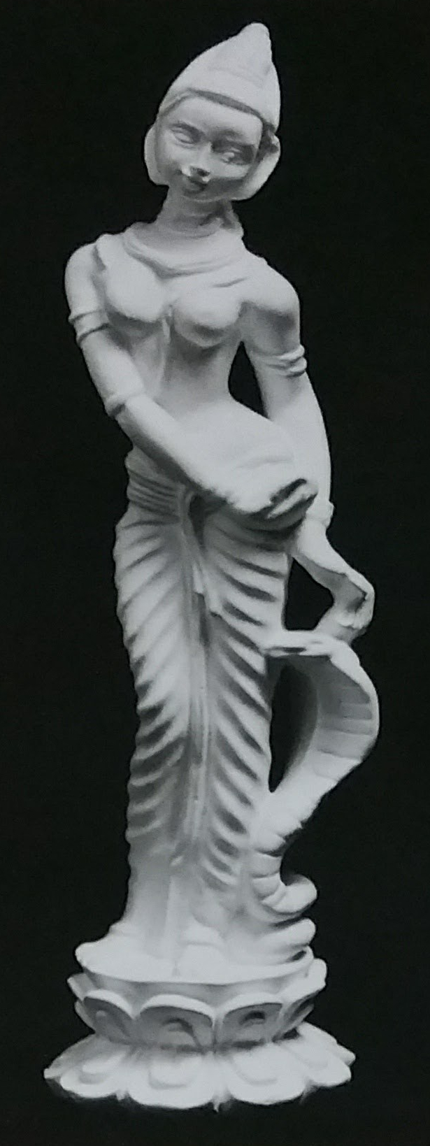 Raw chalkware statue