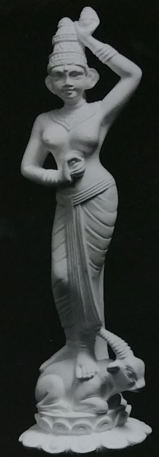 Raw chalkware statue