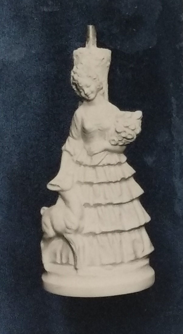 Raw chalkware statue