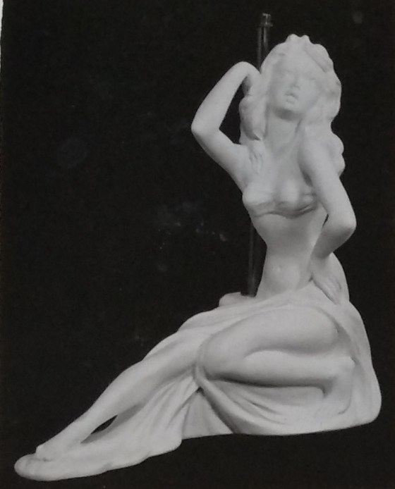 Full figurine in chalkware lamp