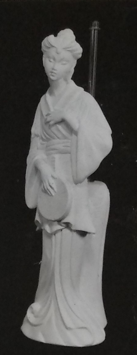 Full figurine in chalkware lamp