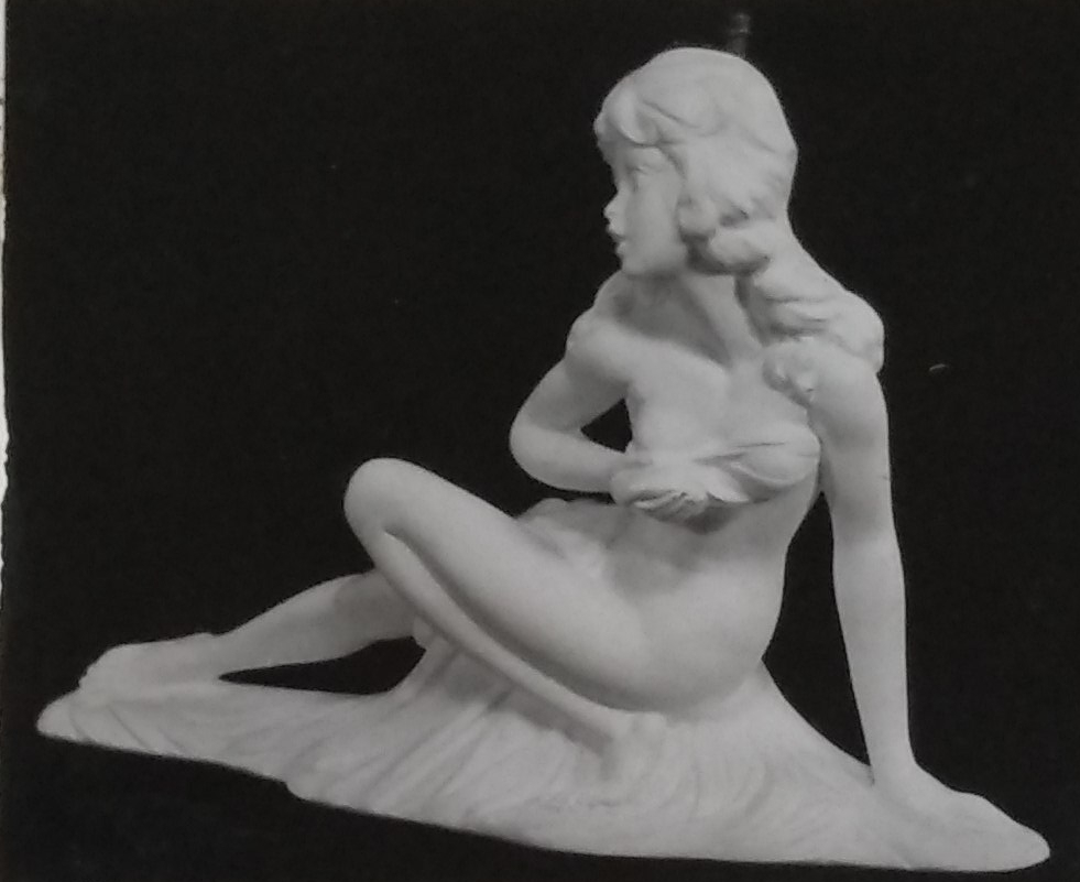 Full figurine in chalkware lamp