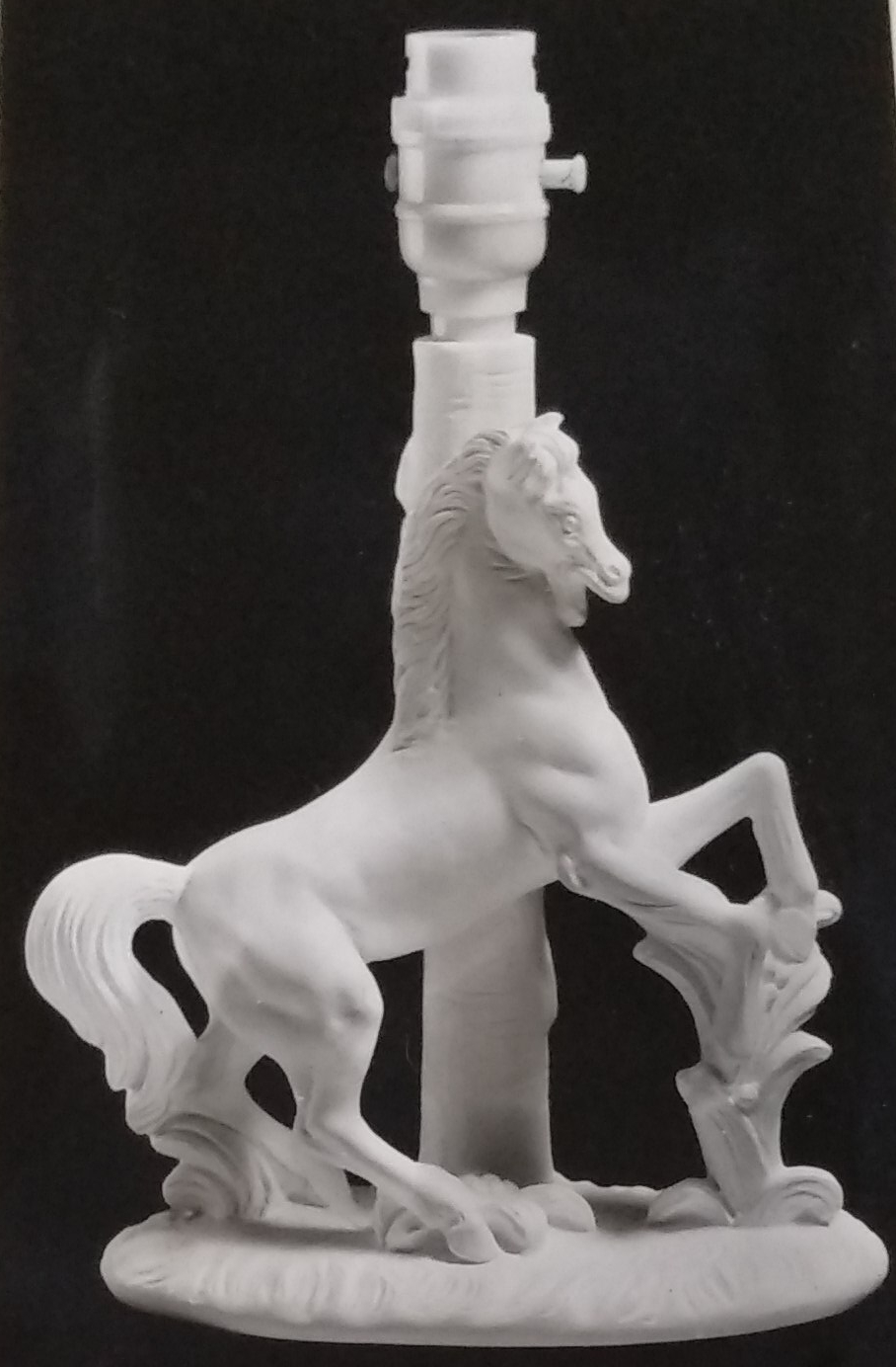 Full horse figurine in chalkware lamp