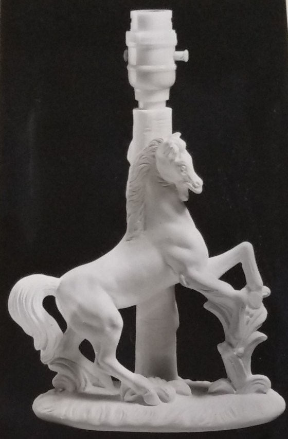 Full horse figurine in chalkware lamp