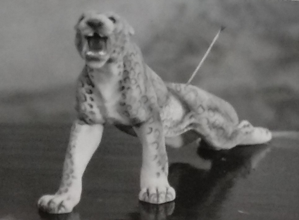 Leopard statue