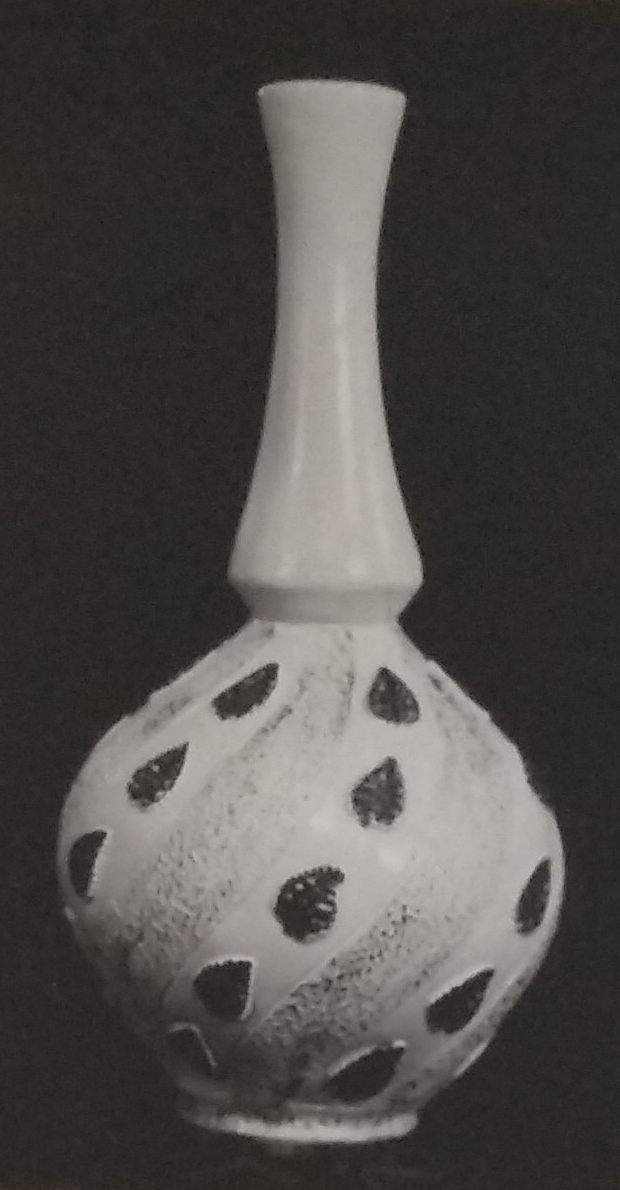 White standard lamp with diagonally lined up leaf shapes