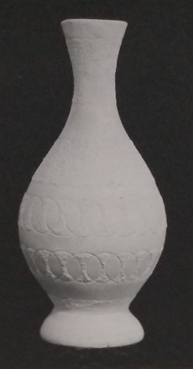 White standard lamp with overlapping circles along 5 circular lines