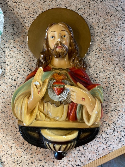 Depiction of jesus made from chalkware with a halo of gold behind his head